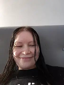 Snapshot of DragonFoxie chatting on 10.10.25 DragonFoxie online show from 10.10.25