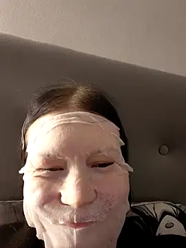 Snapshot of DragonFoxie chatting on 10.11.25 DragonFoxie online show from 10.11.25