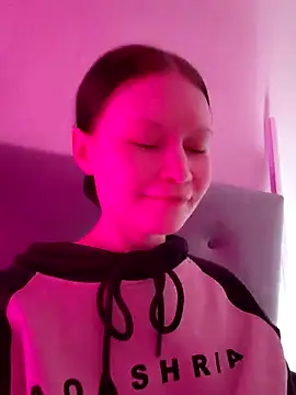 Snapshot of DragonFoxie chatting on 11.14.25 DragonFoxie online show from 11.14.25