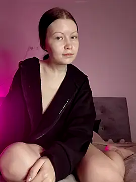 Snapshot of DragonFoxie chatting on 11.25.25 DragonFoxie online show from 11.25.25