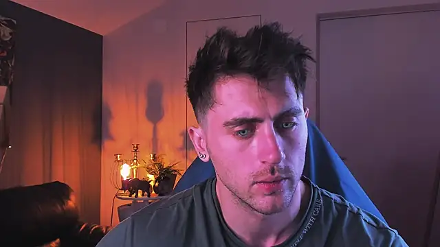 Oscar Miller  online show from 10.05.25