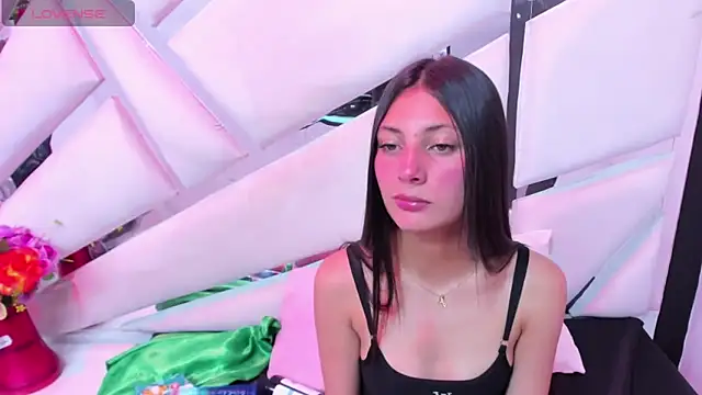  Luna Bennett online show from 05.06.26