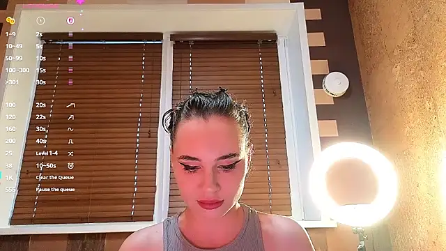 Snapshot of MaryOne__ chatting on 11.23.25 MaryOne online show from 11.23.25