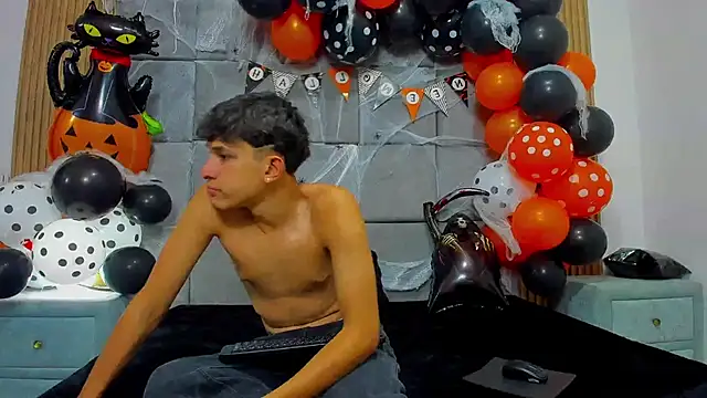 Snapshot of ChanellandMax chatting on 10.30.25 ChanellandMax online show from 10.30.25