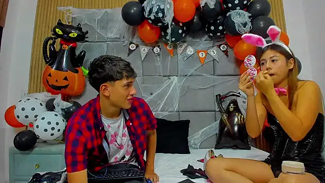 Snapshot of ChanellandMax chatting on 10.31.25 ChanellandMax online show from 10.31.25