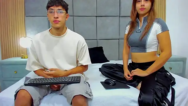 Snapshot of ChanellandMax chatting on 11.05.25 ChanellandMax online show from 11.05.25