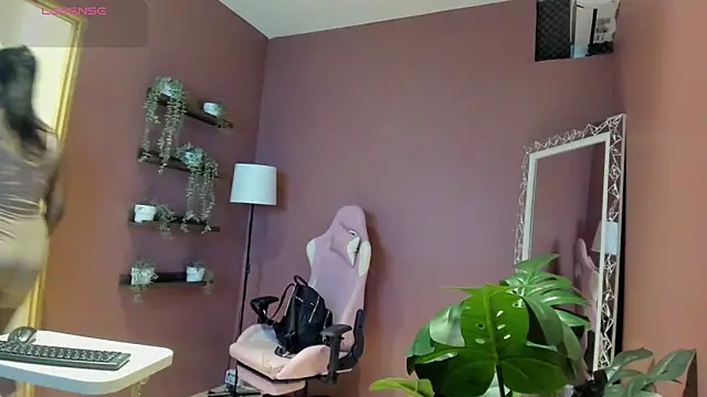 KendraChavez  online show from 11.04.25