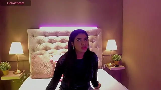 KendraChavez  online show from 11.10.25