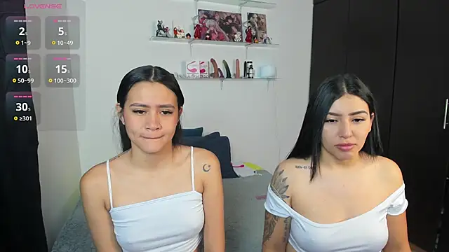 Snapshot of marianaandvalen chatting on 11.05.25 marianaandvalen online show from 11.05.25