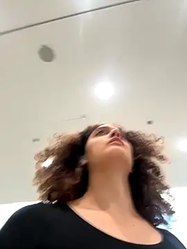 Snapshot of DreamThickCouple chatting on 09.18.25 DreamThickCouple online show from 09.18.25