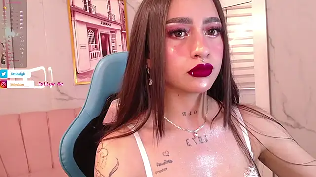 Abril Velvet a  online show from 10.17.25