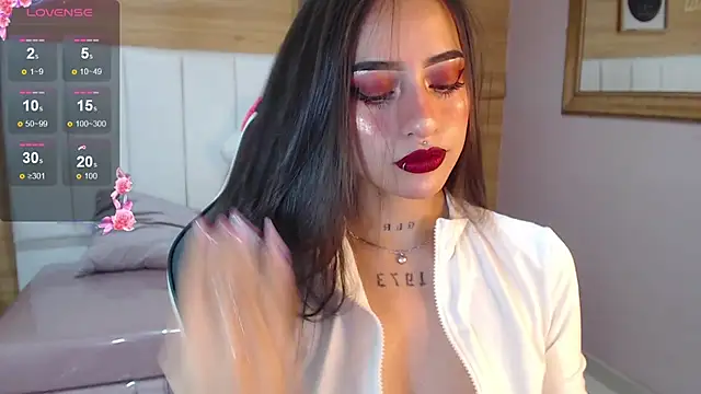 Abril Velvet a  online show from 11.08.25