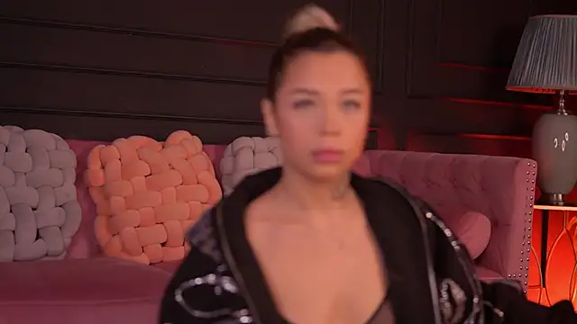 Snapshot of NickyBenz chatting on 12.20.25 NickyBenz online show from 12.20.25