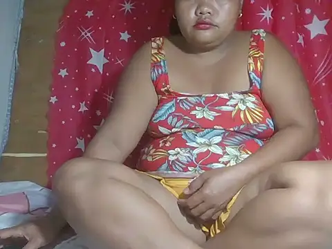 hot mom13 online show from 11.18.25