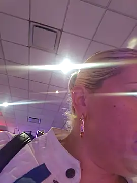 Snapshot of toomuchofafreak chatting on 10.09.25 toomuchofafreak online show from 10.09.25