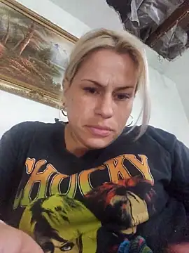 Snapshot of toomuchofafreak chatting on 10.12.25 toomuchofafreak online show from 10.12.25