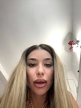 Snapshot of KaseyQuinn_ chatting on 10.10.25 KaseyQuinn  online show from 10.10.25