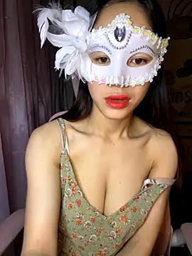 Snapshot of TiNa_04 chatting on 10.10.25 TiNa 04 online show from 10.10.25