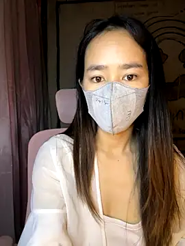 Snapshot of TiNa_04 chatting on 10.16.25 TiNa 04 online show from 10.16.25