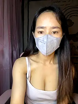 Snapshot of TiNa_04 chatting on 10.18.25 TiNa 04 online show from 10.18.25