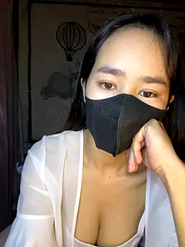 Snapshot of TiNa_04 chatting on 10.23.25 TiNa 04 online show from 10.23.25