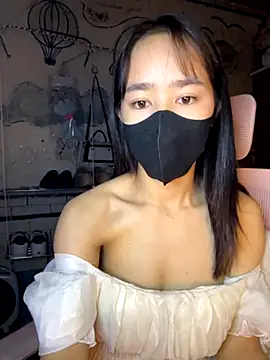 Snapshot of TiNa_04 chatting on 11.13.25 TiNa 04 online show from 11.13.25