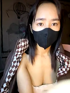 Snapshot of TiNa_04 chatting on 11.18.25 TiNa 04 online show from 11.18.25