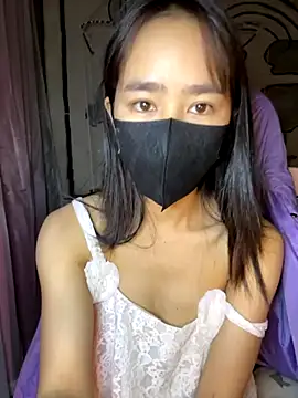 Snapshot of TiNa_04 chatting on 11.27.25 TiNa 04 online show from 11.27.25