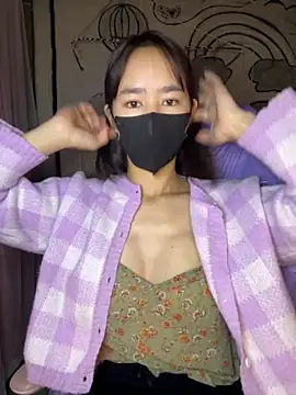 Snapshot of TiNa_04 chatting on 11.29.25 TiNa 04 online show from 11.29.25