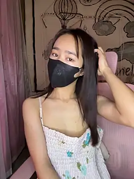 Snapshot of TiNa_04 chatting on 12.18.25 TiNa 04 online show from 12.18.25