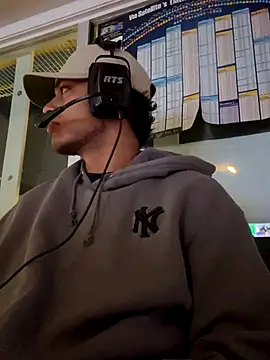 Snapshot of StrokingDaddy4 chatting on 09.11.25 StrokingDaddy4 online show from 09.11.25