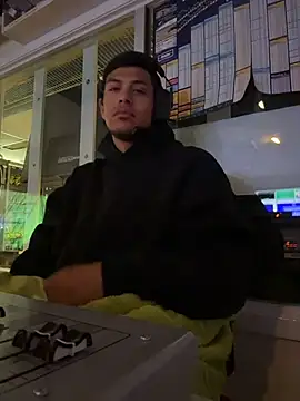 Snapshot of StrokingDaddy4 chatting on 11.10.25 StrokingDaddy4 online show from 11.10.25