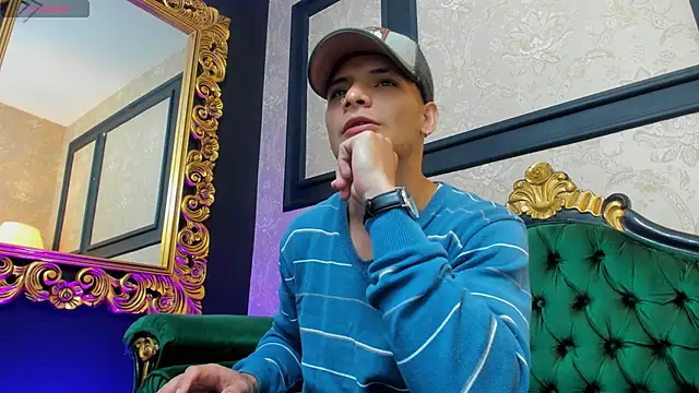 Snapshot of AlessandroKiing chatting on 09.09.25 AlessandroKiing online show from 09.09.25