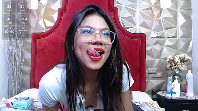 Snapshot of TrixySductress chatting on 10.27.25 TrixySductress online show from 10.27.25