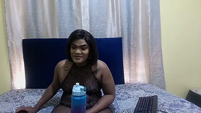 Snapshot of KinkyTrans23 chatting on 09.19.25 KinkyTrans23 online show from 09.19.25