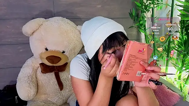 Snapshot of MeganAdamms chatting on 09.11.25 MeganAdamms online show from 09.11.25