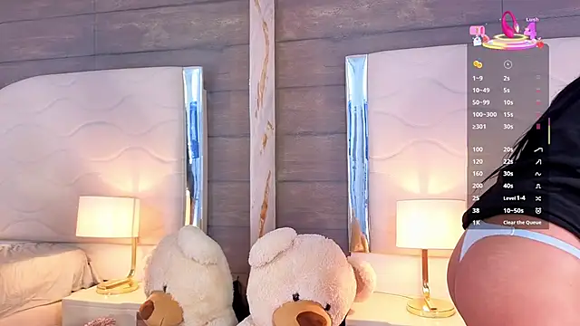 Snapshot of MeganAdamms chatting on 10.02.25 MeganAdamms online show from 10.02.25