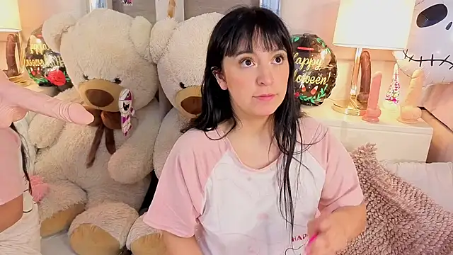 Snapshot of MeganAdamms chatting on 10.14.25 MeganAdamms online show from 10.14.25