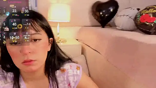 Snapshot of MeganAdamms chatting on 10.22.25 MeganAdamms online show from 10.22.25