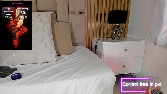 Luna Naughty1 online show from 09.25.25