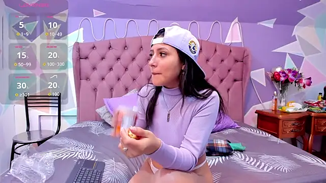 Snapshot of ZaharaSkylar chatting on 09.18.25 ZaharaSkylar online show from 09.18.25