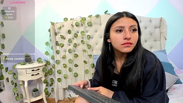 Snapshot of ZaharaSkylar chatting on 10.27.25 ZaharaSkylar online show from 10.27.25