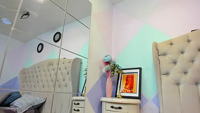 Snapshot of ZaharaSkylar chatting on 12.01.25 ZaharaSkylar online show from 12.01.25