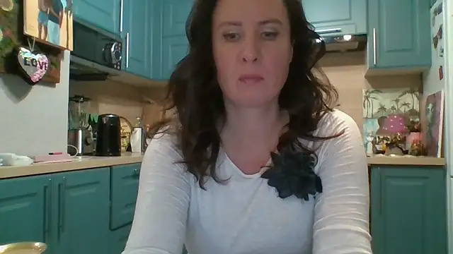 Snapshot of ALICAINWONDERLAND chatting on 10.28.25 ALICAINWONDERLAND online show from 10.28.25