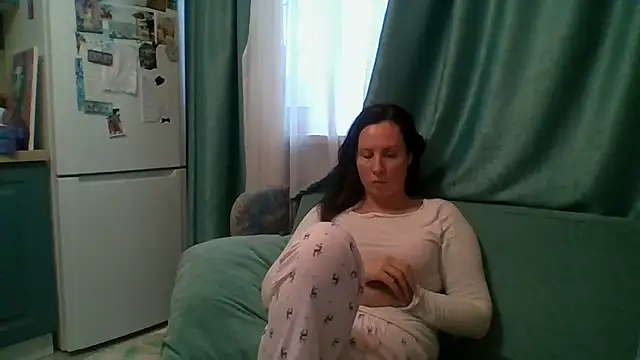 Snapshot of ALICAINWONDERLAND chatting on 11.07.25 ALICAINWONDERLAND online show from 11.07.25