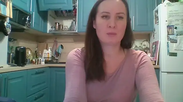 Snapshot of ALICAINWONDERLAND chatting on 12.21.25 ALICAINWONDERLAND online show from 12.21.25