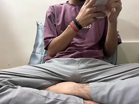 Snapshot of coupleyug chatting on 12.16.25 coupleyug online show from 12.16.25