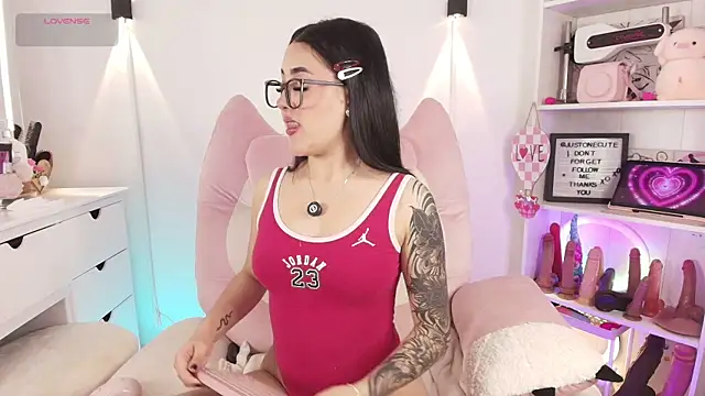 justonecute online show from 06.02.26