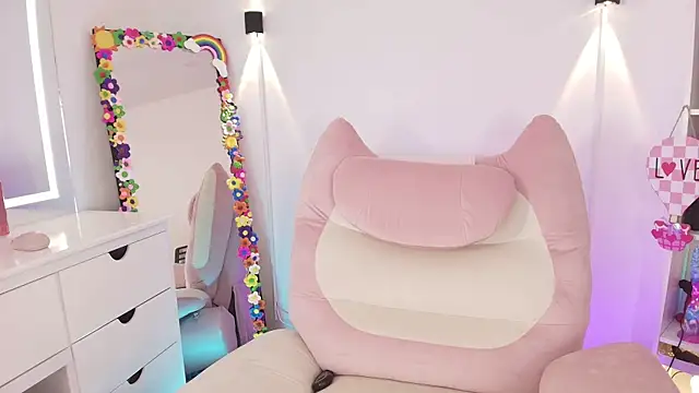 justonecute online show from 06.12.26