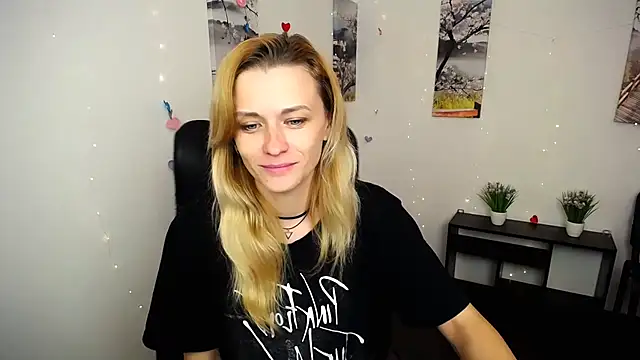 PeppyMia online show from 10.28.25